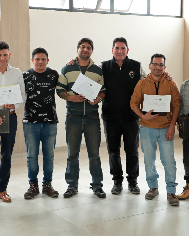 Colaboradores de Trivento celebran la finalización de sus estudios secundarios